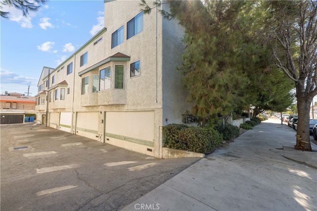 7550 Zombar 11, Van Nuys, CA 91406