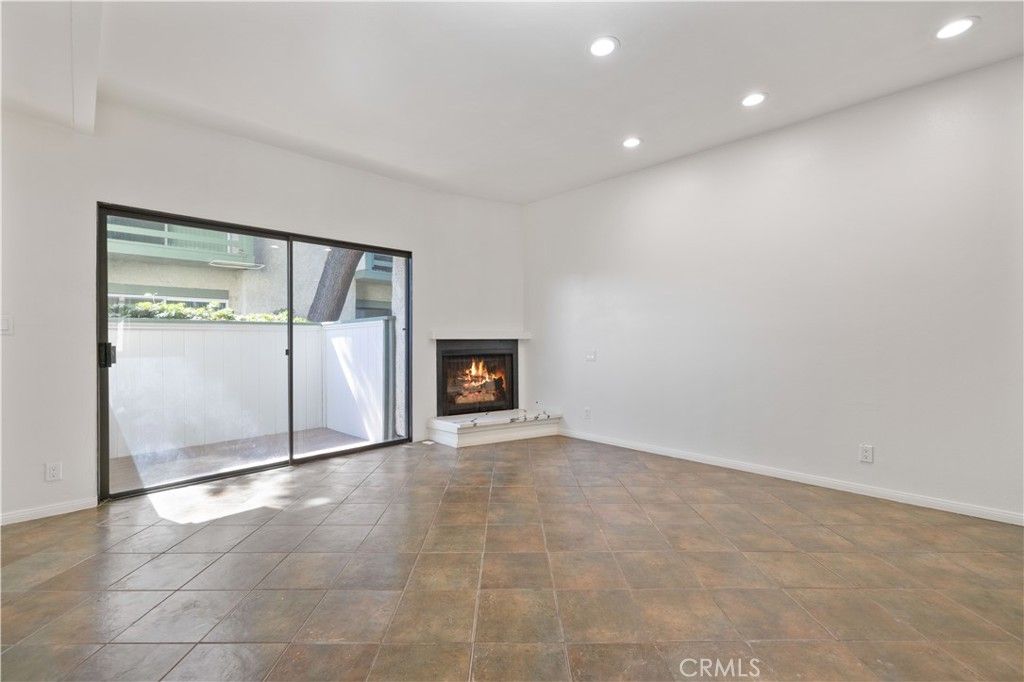 7550 Zombar 11, Van Nuys, CA 91406 — photo 4