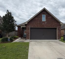 955 Shadow Bluff Dr, Baton Rouge, LA 70820