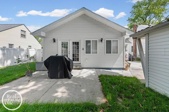 21600 Revere Street, Saint Clair Shores, MI 48080
