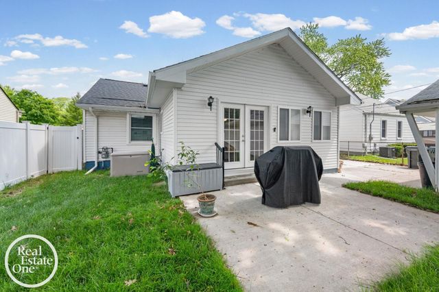 21600 Revere Street, Saint Clair Shores, MI 48080