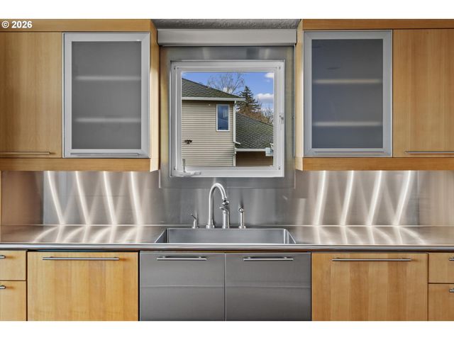 21047 Ne INTERLACHEN Ln, Fairview, OR 97024