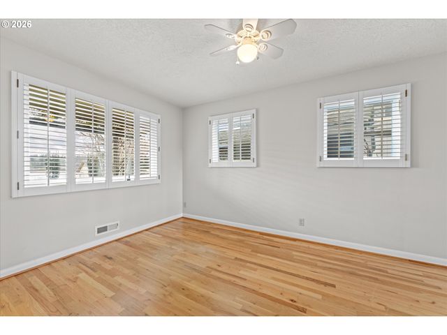 21047 Ne INTERLACHEN Ln, Fairview, OR 97024