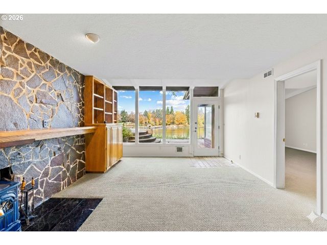 21047 Ne INTERLACHEN Ln, Fairview, OR 97024