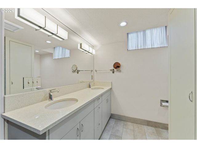 21047 Ne INTERLACHEN Ln, Fairview, OR 97024