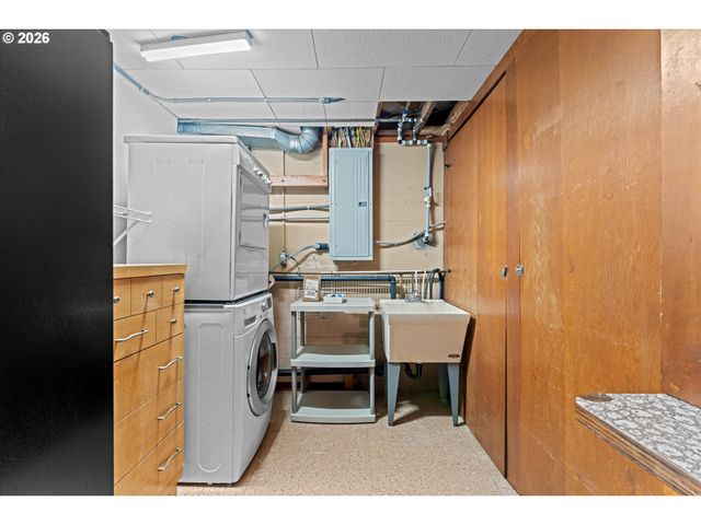 21047 Ne INTERLACHEN Ln, Fairview, OR 97024