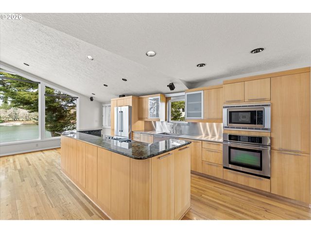 21047 Ne INTERLACHEN Ln, Fairview, OR 97024