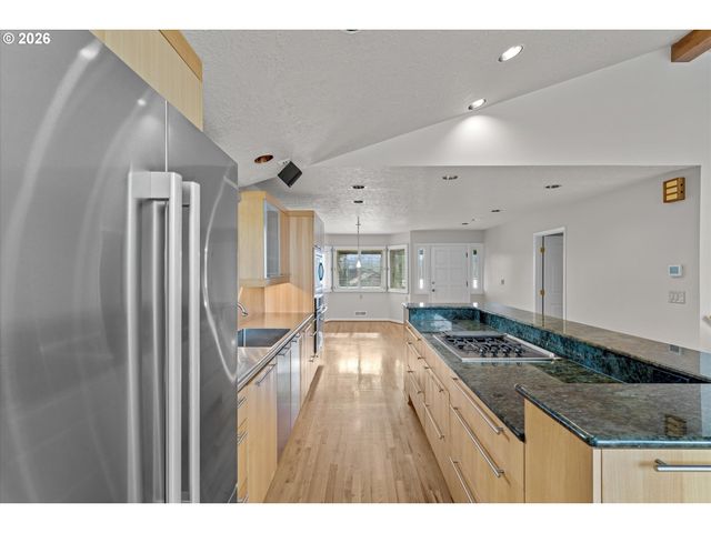 21047 Ne INTERLACHEN Ln, Fairview, OR 97024