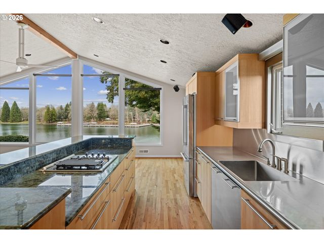 21047 Ne INTERLACHEN Ln, Fairview, OR 97024