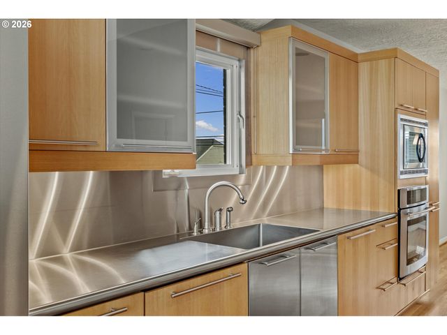 21047 Ne INTERLACHEN Ln, Fairview, OR 97024