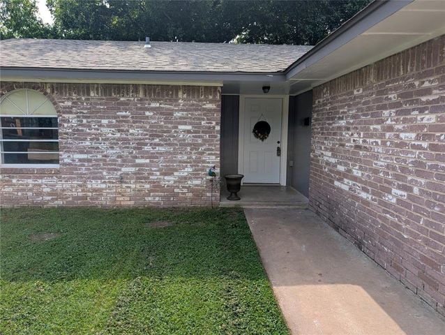 905 Royal Avenue, Midwest City, OK 73130