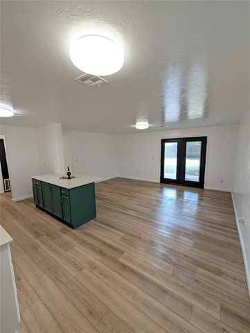 905 Royal Avenue, Midwest City, OK 73130