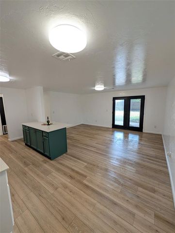 905 Royal Avenue, Midwest City, OK 73130