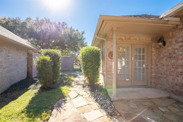 2434 Fairway Pointe Drive, League City, TX 77573