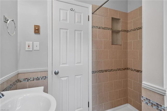 1032 Sunnyside DR, Virginia Beach, VA 23464