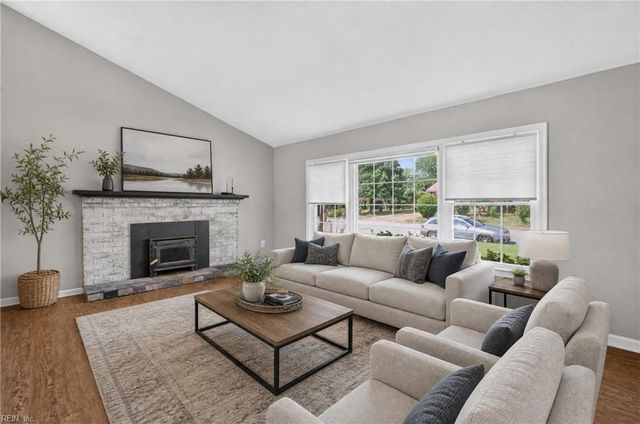 1032 Sunnyside DR, Virginia Beach, VA 23464
