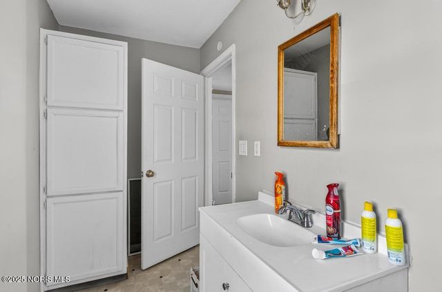 3175 Glenwood Avenue, Toledo, OH 43610