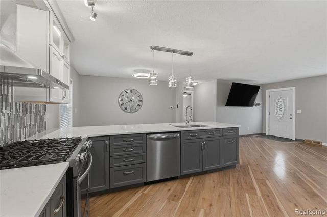 11798 Willoway Court, South Lyon, MI 48178