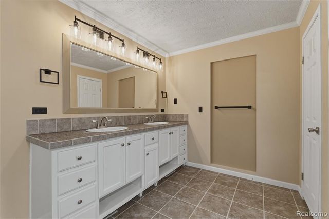 11798 Willoway Court, South Lyon, MI 48178