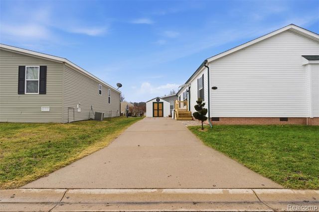 11798 Willoway Court, South Lyon, MI 48178