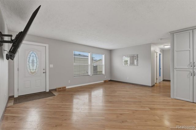 11798 Willoway Court, South Lyon, MI 48178