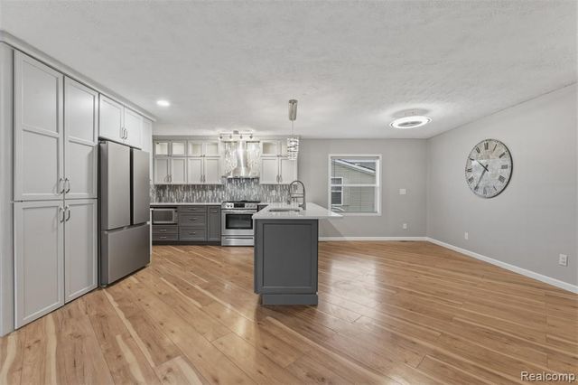 11798 Willoway Court, South Lyon, MI 48178