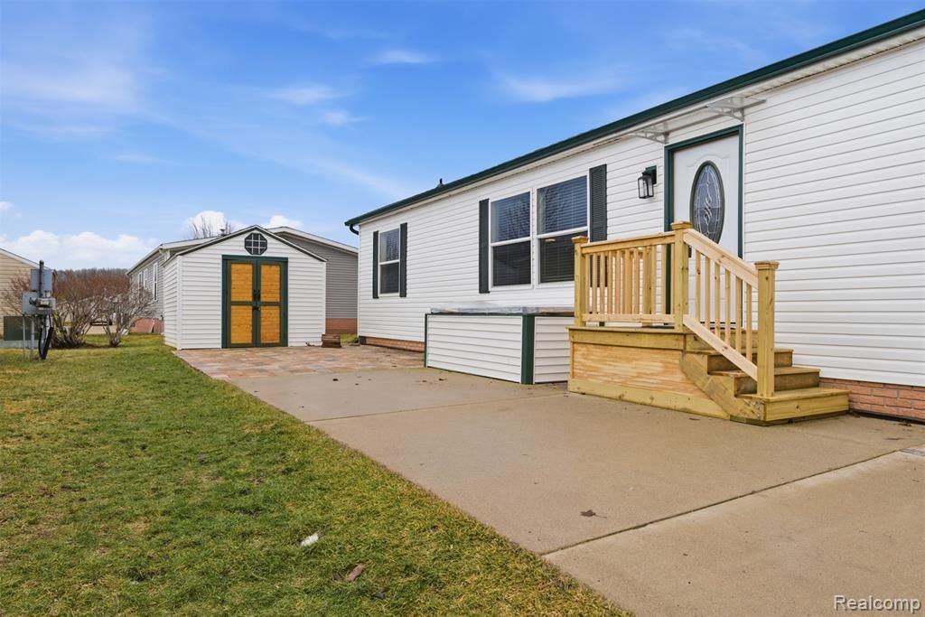 11798 Willoway Court, South Lyon, MI 48178