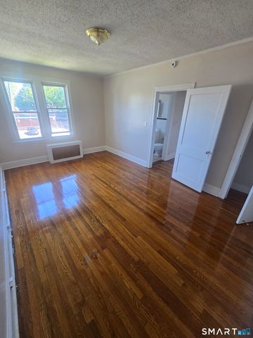 9 EVERGREEN Avenue B6, Hartford, CT 06105