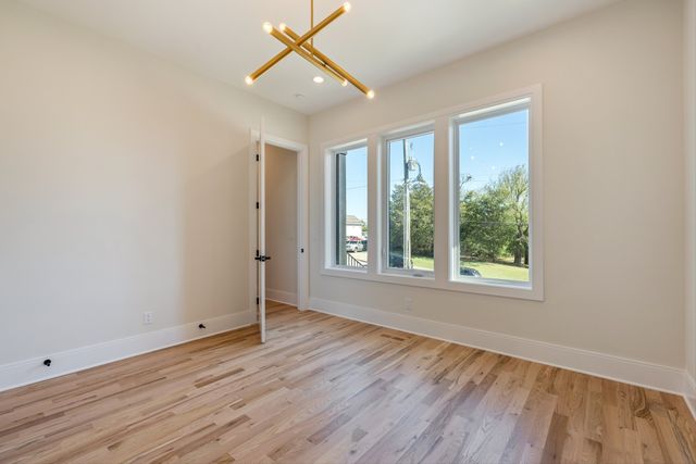 421 Monticello St, Nashville, TN 37207