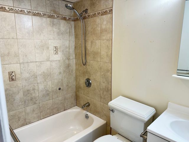 12 Portland St 7, Lynn, MA 01902