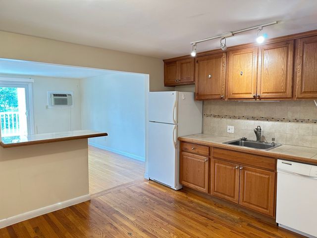 12 Portland St 7, Lynn, MA 01902