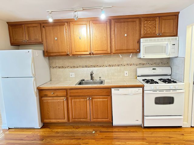 12 Portland St 7, Lynn, MA 01902