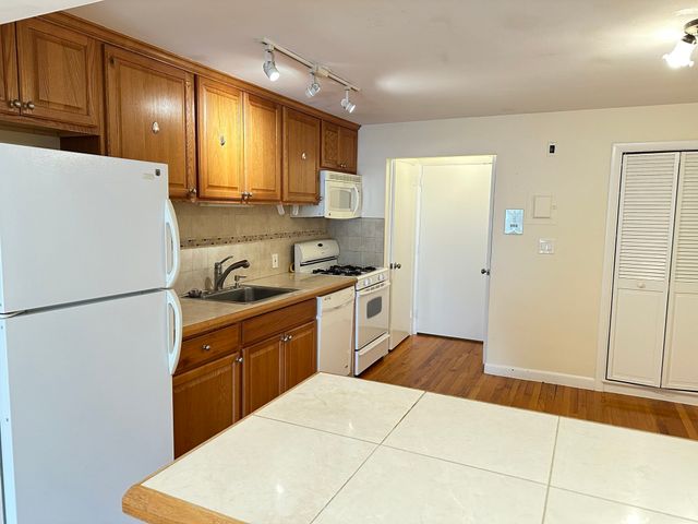 12 Portland St 7, Lynn, MA 01902
