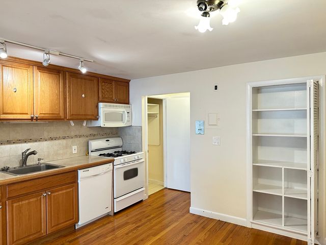 12 Portland St 7, Lynn, MA 01902