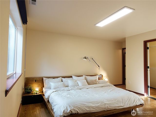 5451 32nd Avenue SW, Seattle, WA 98126