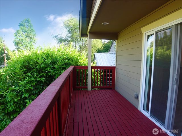 5451 32nd Avenue SW, Seattle, WA 98126