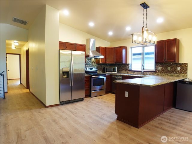 5451 32nd Avenue SW, Seattle, WA 98126