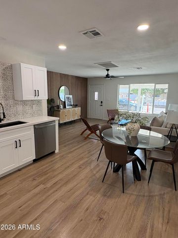 8450 E WINDSOR Avenue, Scottsdale, AZ 85257