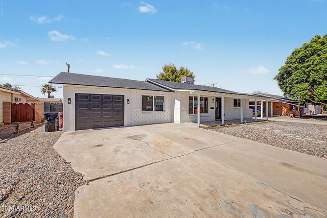 8450 E WINDSOR Avenue, Scottsdale, AZ 85257