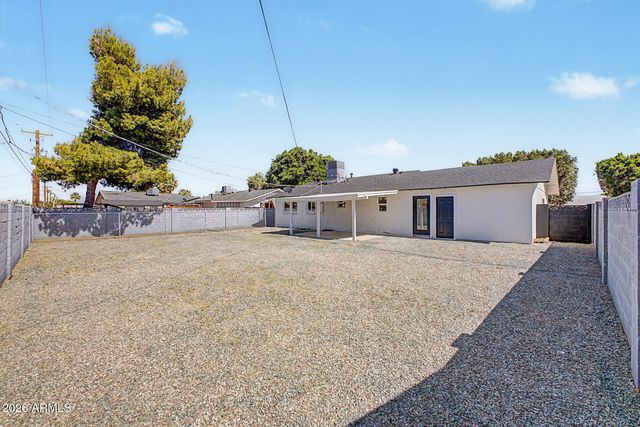 8450 E WINDSOR Avenue, Scottsdale, AZ 85257