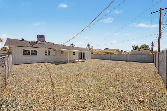 8450 E WINDSOR Avenue, Scottsdale, AZ 85257