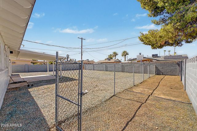 8450 E WINDSOR Avenue, Scottsdale, AZ 85257