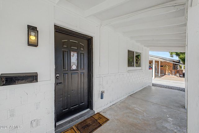 8450 E WINDSOR Avenue, Scottsdale, AZ 85257