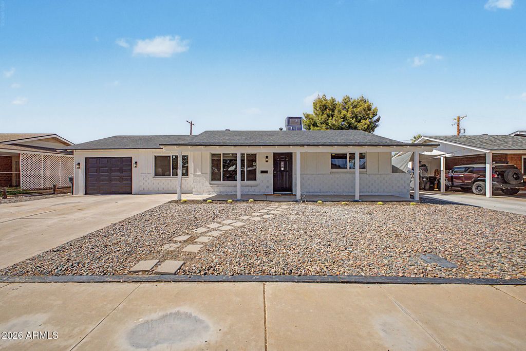 8450 E WINDSOR Avenue, Scottsdale, AZ 85257
