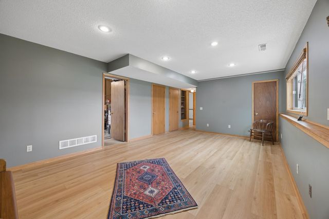 12975 Garner Lane, Apple Valley, MN 55124