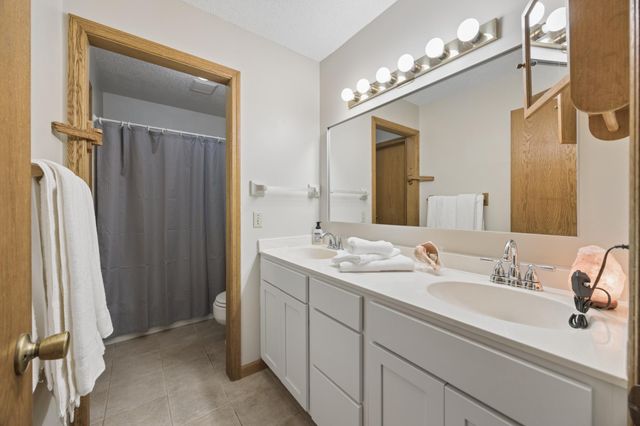 12975 Garner Lane, Apple Valley, MN 55124