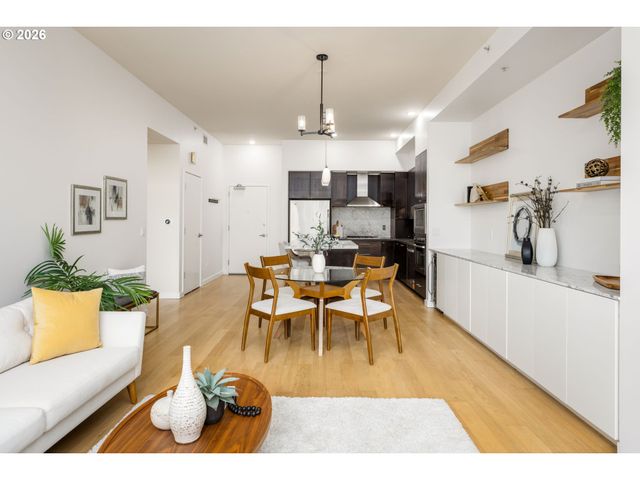 1930 S RIVER Dr 103, Portland, OR 97201