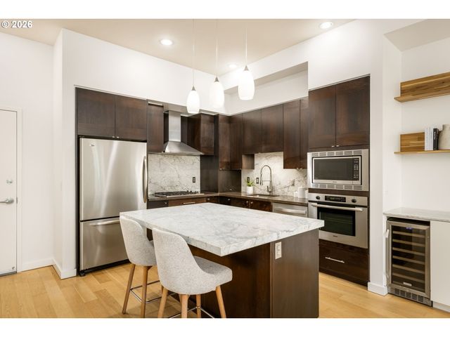 1930 S RIVER Dr 103, Portland, OR 97201