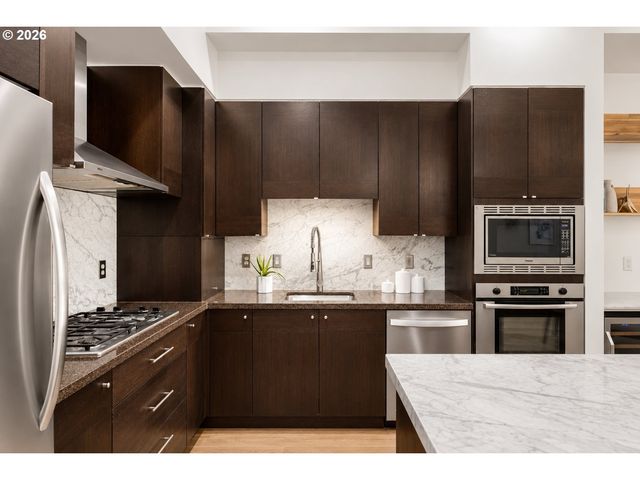 1930 S RIVER Dr 103, Portland, OR 97201