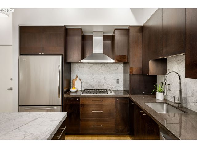 1930 S RIVER Dr 103, Portland, OR 97201